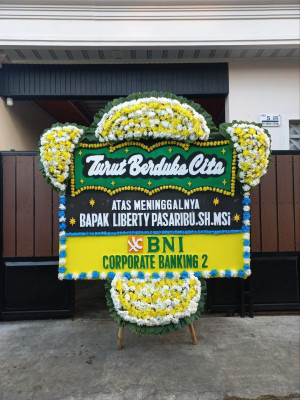 Papan Bunga Duka di Kamasi Satu