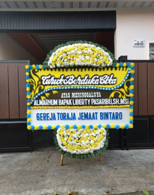 Papan Bunga Duka di Kamasi Satu