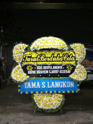 Papan Bunga Duka di Kamasi Satu