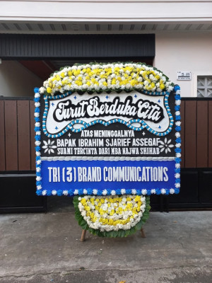 Papan Bunga Duka di Kamasi Satu
